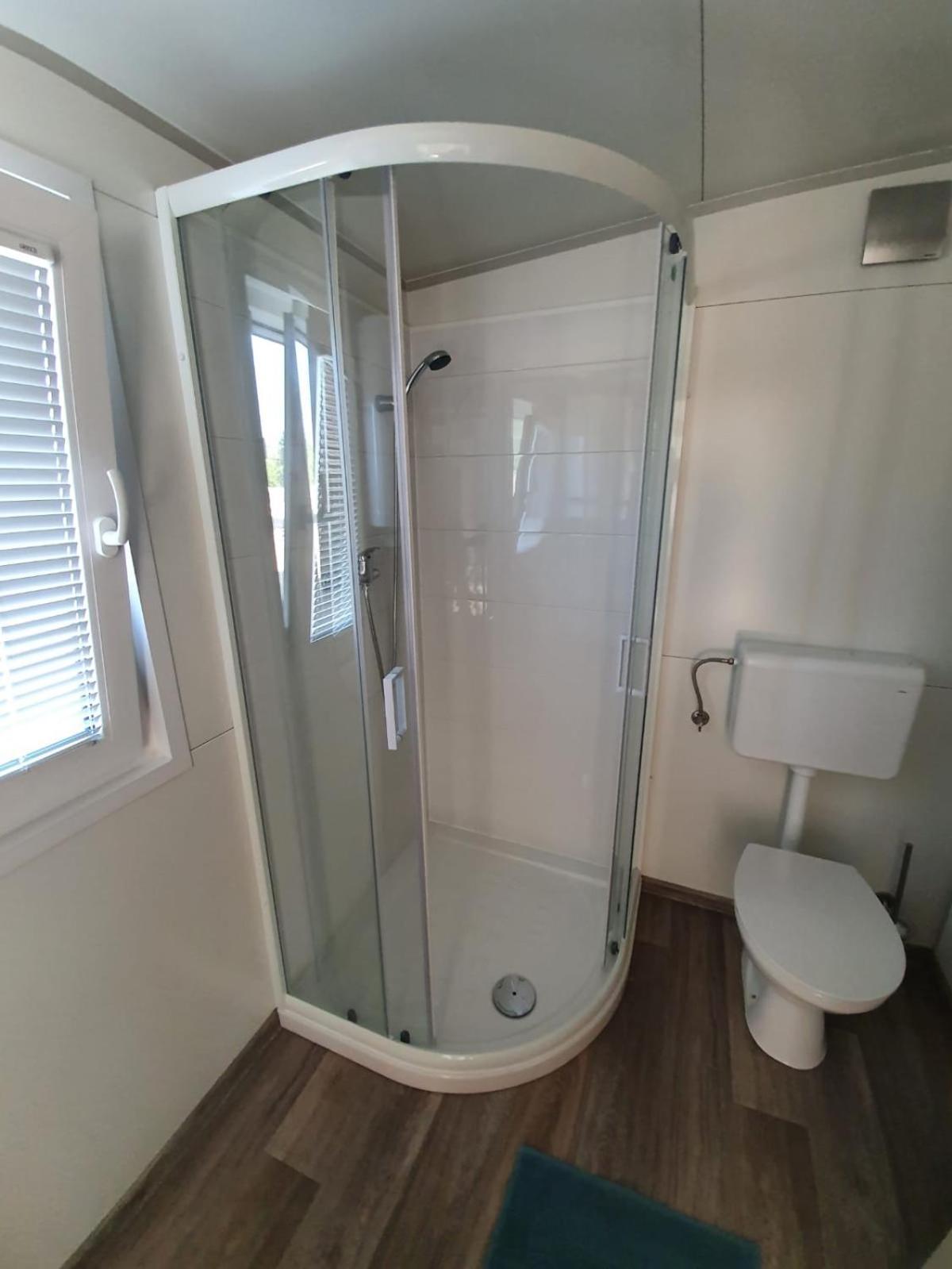 Mobile Home M&M Drage Room photo